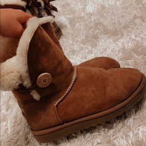 Bailey button uggs